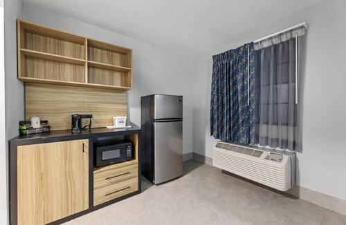 Texas City Hotel | Days Inn & Suites by Wyndham Texas City-Galveston Area
