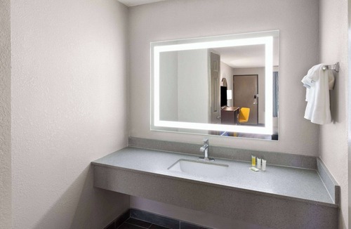 Vicksburg Hotel | Days Inn & Suites by Wyndham Vicksburg