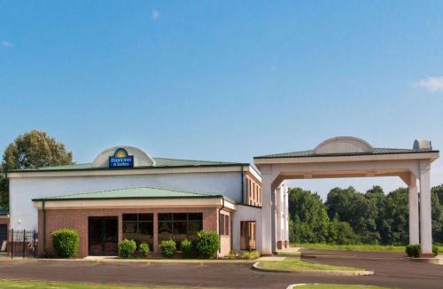 Wynne Hotel | Days Inn & Suites by Wyndham Wynne