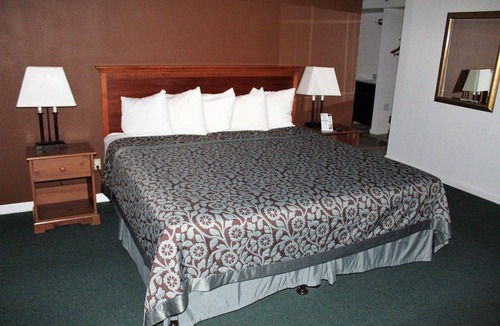 Murphys Corner Hotel | Days Inn by Wyndham Everett