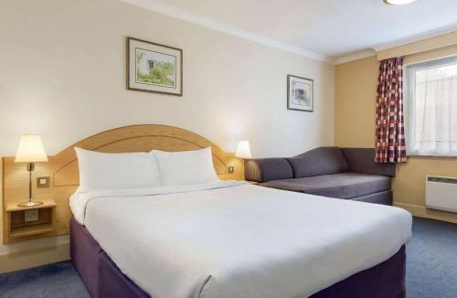 Weston Hotel | Days Inn Watford Gap
