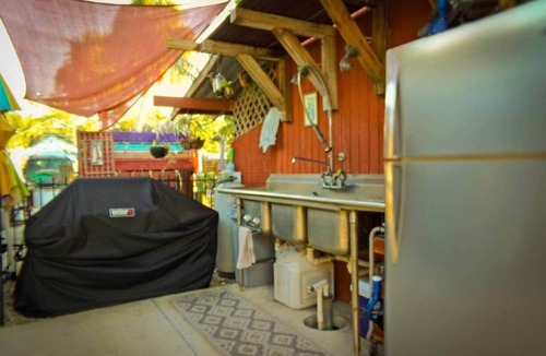 South Venice House | Daze Inn Between: lagoon pool ½ mi to beach ferry!