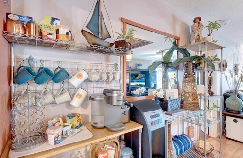 South Venice House | Daze Inn Between: lagoon pool ½ mi to beach ferry!