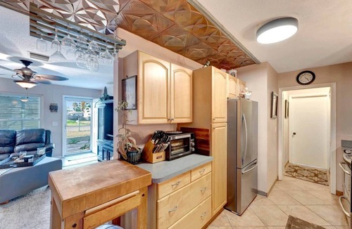 South Venice House | Daze Inn Between: lagoon pool ½ mi to beach ferry!