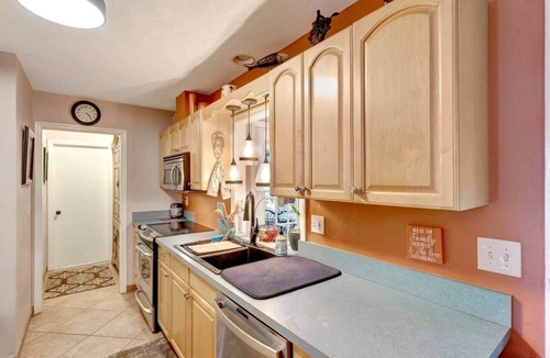 South Venice House | Daze Inn Between: lagoon pool ½ mi to beach ferry!