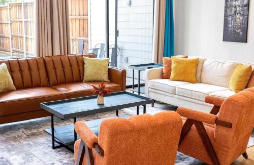 Dallas House | Dazzle in Downtown Mkt Ctr Garage DART