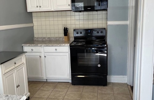 Burlington House | Dazzling Downtown Duplex(entire duplex) close to Elon University