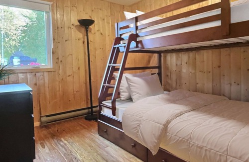 Beaconia Cottage | Dazzling Gull Lake Cabin + Lakefront + 4 Bdr + Hot Tub(200)