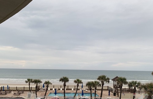 Bostwick Park Condo | Dazzling Ocean Front Condo with a Balcony