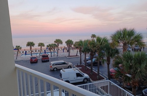 Bostwick Park Condo | Dazzling Ocean Front Condo with a Balcony