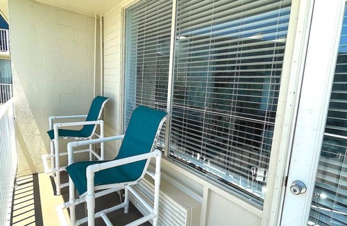 Bostwick Park Condo | Dazzling Ocean Front Condo with a Balcony