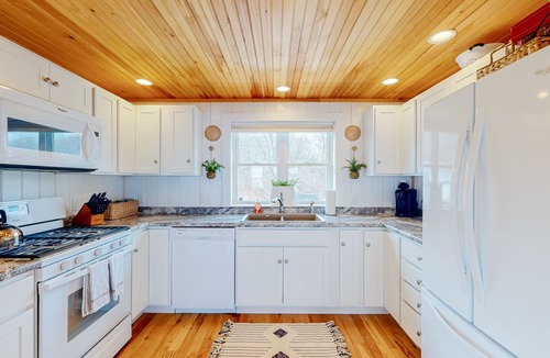 Tenants Harbor House | Dazzling ocean-view house with fireplace, deck, firepit, central AC, & W/D