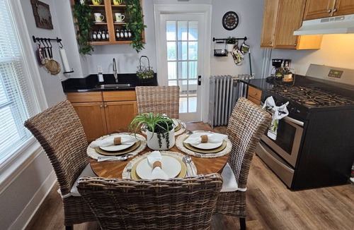 Revere Apartment | Dazzling Oceanview-4 Train Stop Logan Airport