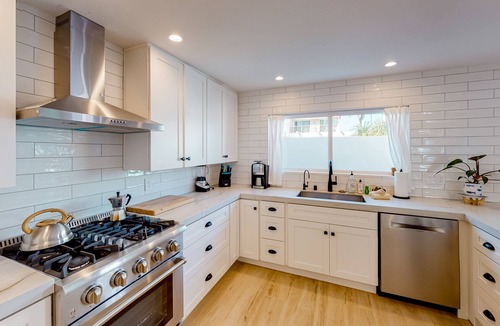 Sunset Beach House | Dazzling, spacious, & completely remodeled home with a chef’s dream kitchen