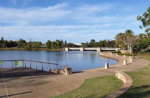 Deception Bay House | DB18 Tranquil 3B2B Retreat with parking