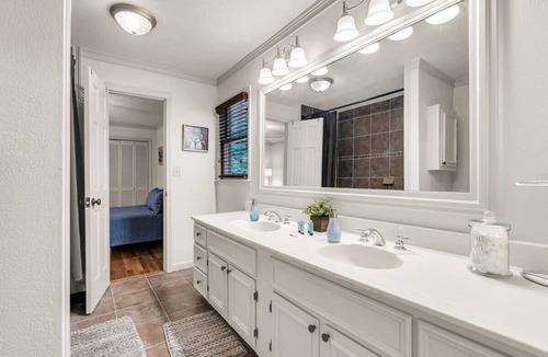 Walnut Mountain Cabin | Dble Kitchen&Dining/On River/Game Room/Sleeps 10