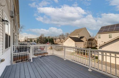 Laurel House | DC Area Base with Easy Transit Access and Game Room