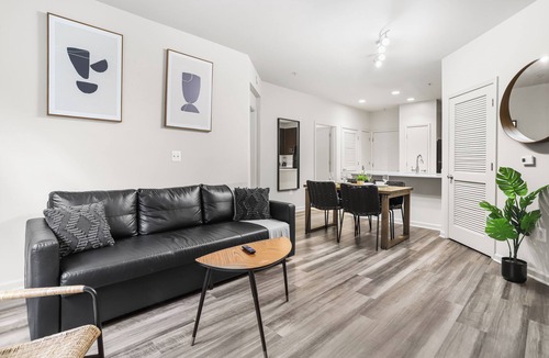 Arlington Apartment | DC Charm in Crystal Apartments