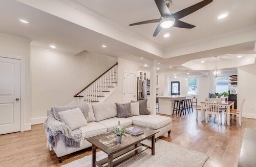 Columbia Heights House | DC Home w/Huge Roofdeck + Parking : Sleeps 12