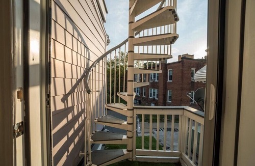Columbia Heights House | DC Home w/Huge Roofdeck + Parking : Sleeps 12