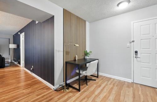 Crystal City Apartment | DC Launchpad Sleeps 8 |King Bed, Balcony & Parking