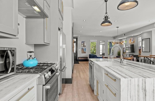 Stronghold Condo | DC Luxury Townhouse: Rooftop, 5BR, Groups/Getaways