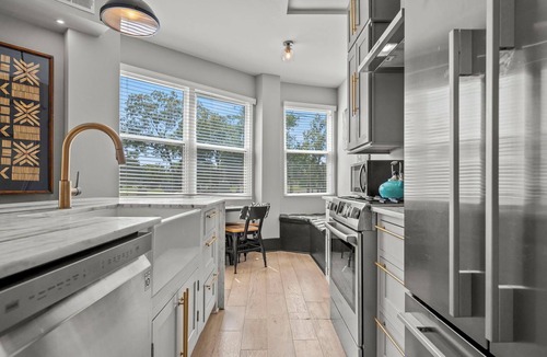 Stronghold Condo | DC Luxury Townhouse: Rooftop, 5BR, Groups/Getaways