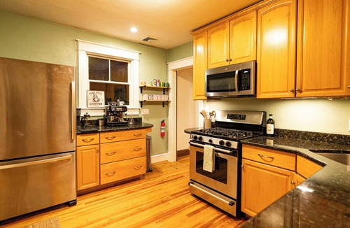 Silver Spring House | DC Metro: Cozy 4BR Cottage on a Hill - Pets allowed