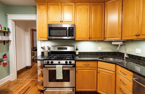 Silver Spring House | DC Metro: Cozy 4BR Cottage on a Hill - Pets allowed