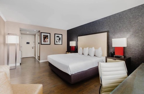 West End Hotel | DC Stay near Georgetown | Remote-Work Ready | Walk to Dining & Attractions