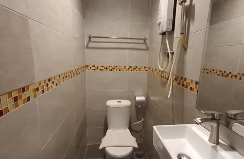 Kampung Bakau Tinggi Hotel | De Chukai Hotel