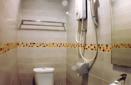 Kampung Bakau Tinggi Hotel | De Chukai Hotel