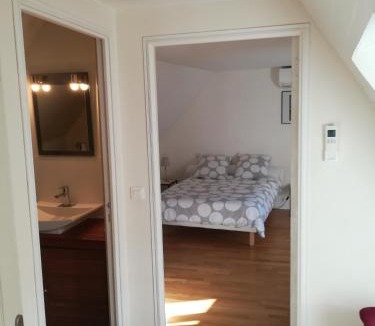 Garlin Bed & Breakfast | De l'Autre Côté