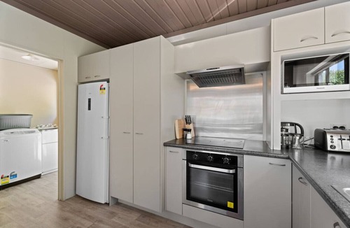 Frankton House | De La Mare Beautiful Views