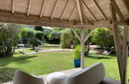 Gallargues-le-Montueux Bed & Breakfast | De la suite dans les oliviers