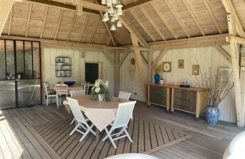 Gallargues-le-Montueux Bed & Breakfast | De la suite dans les oliviers