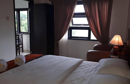 Banyuwangi House | de Lungguh Family Homestay