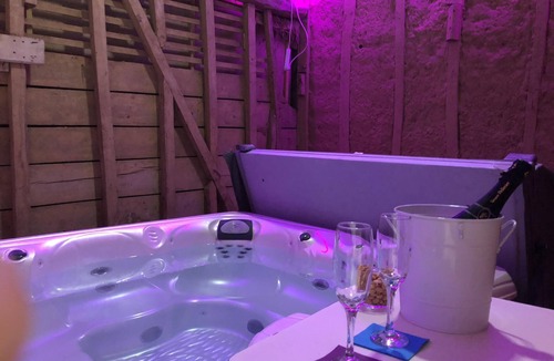 Montcavrel Cottage | De Luxe Jacuzzi Prive-Gîte-Ensuite with Shower