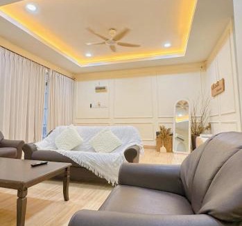 Pegawai Villa | De'nest House