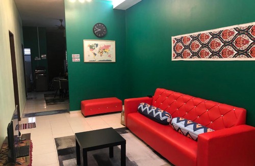 Si Rusa House | De.One Homestay