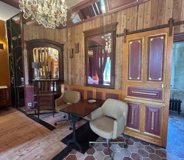 La Lande-de-Goult House | De Rose et D'Or