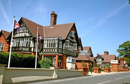 Warley Hotel | De Rougemont Manor