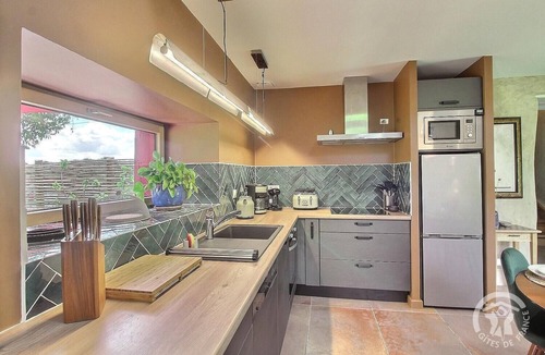 Saint-Clet House | De Rulinen - Orchard side