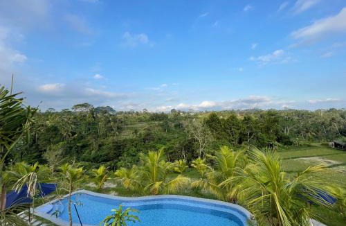 Tembuku Cabin | De Sila house and pool, with pool, rice terrace and clift view