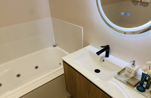 Dixons Creek Hotel | De'Vine Escape