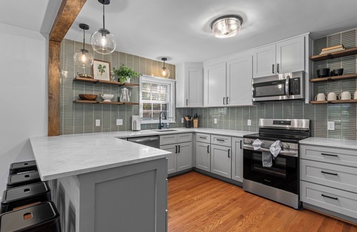 Winston - Salem House | Deacon Stays: The Oak Crest - Walk to The Grounds