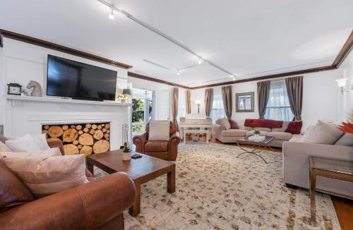 Geneva Apartment | deactivate