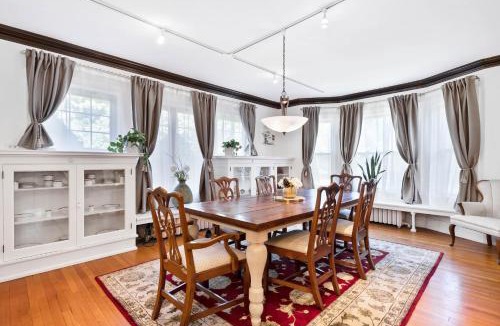 Geneva Apartment | deactivate