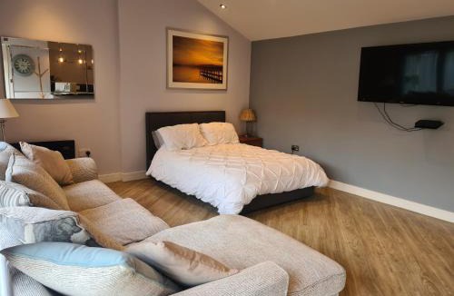 Wilpshire Apartment | Dean Clough Lodge - Contemporary self contained studio