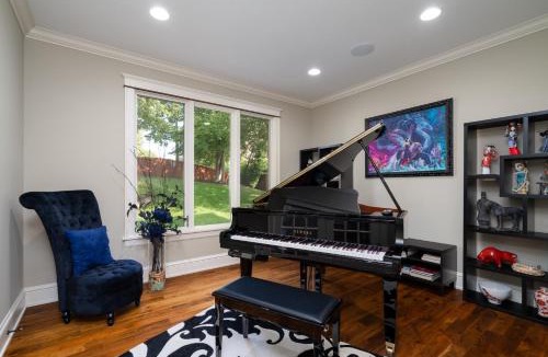 Cedar-Isles-Dean Villa | Dean Parkway Estate